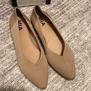 Blush size 6 flats
